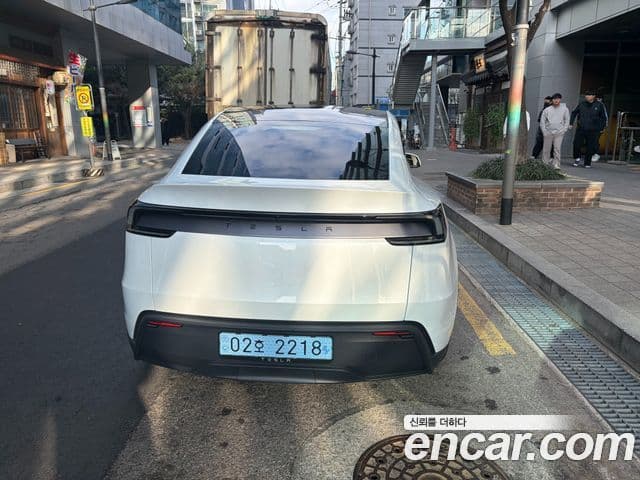 Tesla модель Y, 2025 3