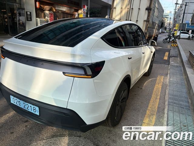 Tesla модель Y, 2025 4