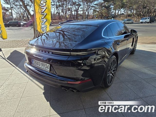 Porsche Panamera (976), 2025 3