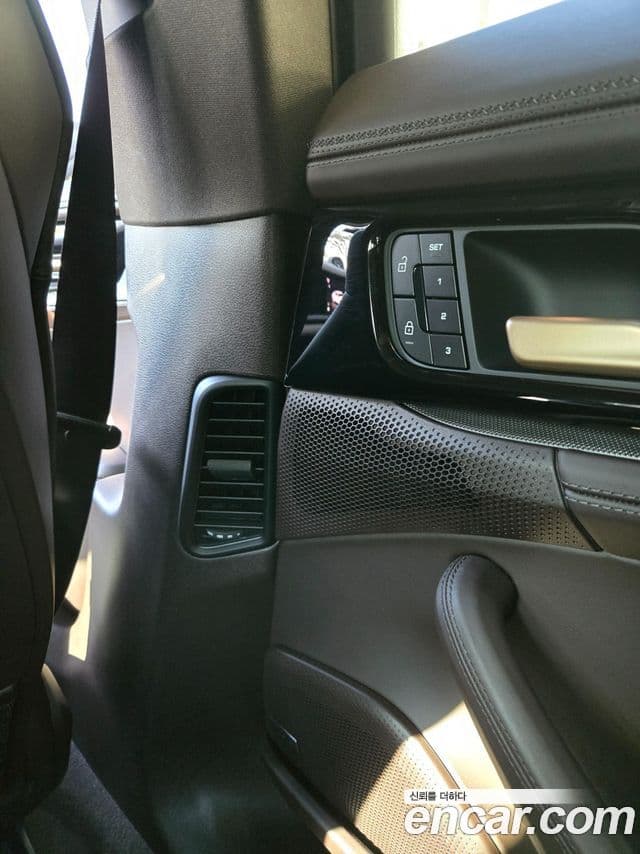 Porsche Panamera (976), 2025 12