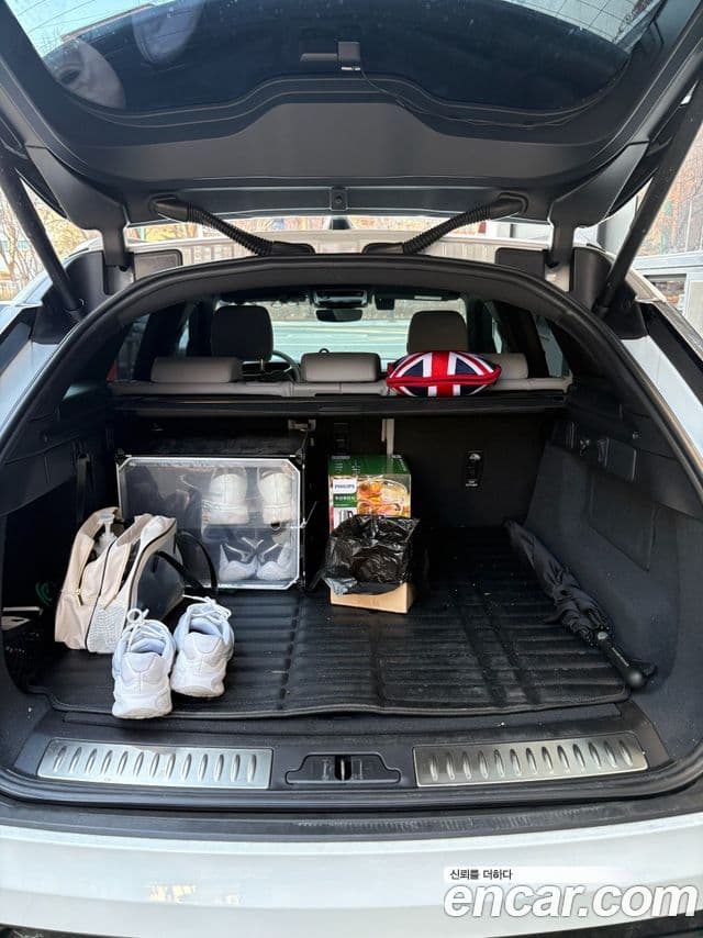 Land Rover Range Rover Velar 2.0 P250 Dynamic SE, 2026 10