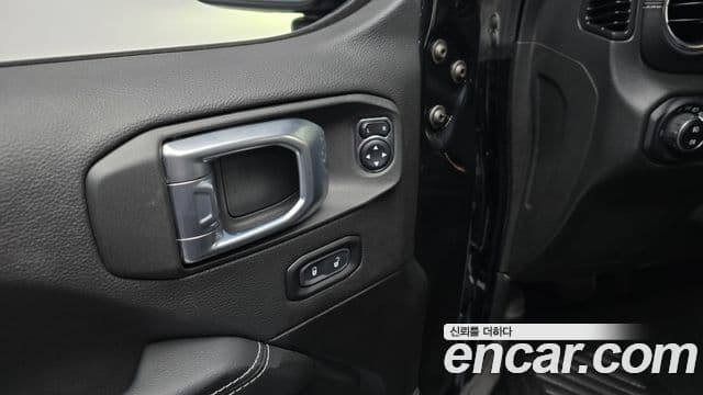 Jeep Wrangler (JL) 2.0 Overland Power top 4도어, 2023 17