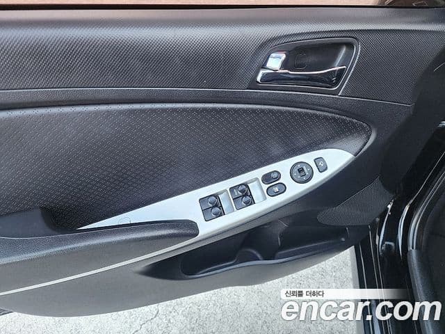 Hyundai Accent(новый кузов / новое поколение) Premier, 2011 11