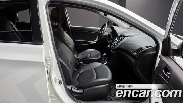 Hyundai Accent(новый кузов / новое поколение) Premier, 2011 10