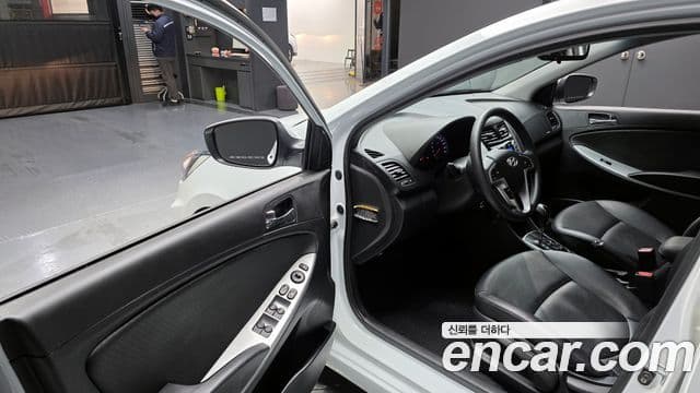 Hyundai Accent(новый кузов / новое поколение) Premier, 2011 11