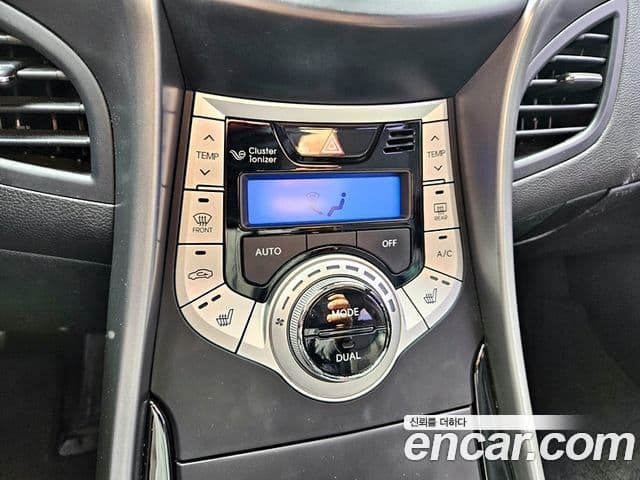 Hyundai Avante MD Premier, 2011 10