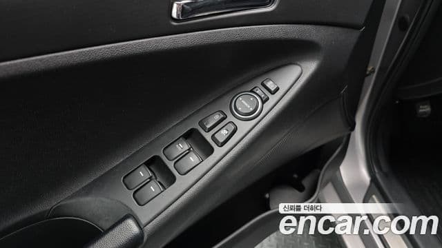 Hyundai YF Sonata LPI top, 2010 17