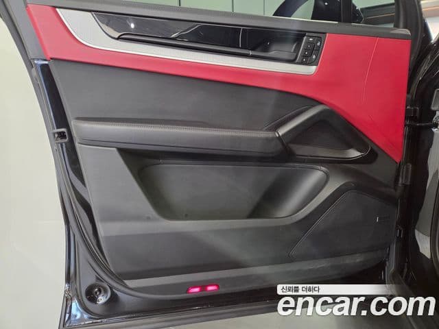 Porsche Cayenne (PO536), 2024 10