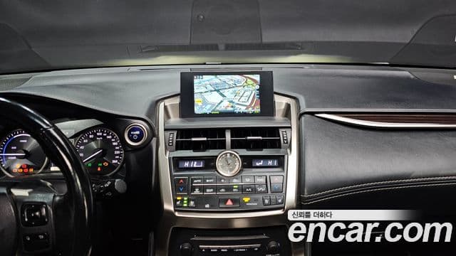 Lexus NX300h Executive, 2016 13