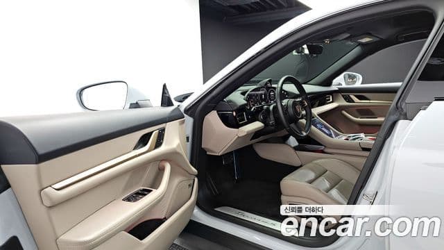 Porsche 타이칸 4S, 2025 11