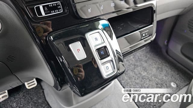 Hyundai Staria лимузин, 2023 9