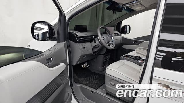 Hyundai Staria лимузин, 2023 10
