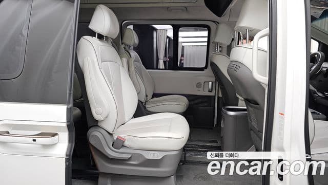Hyundai Staria лимузин, 2023 12