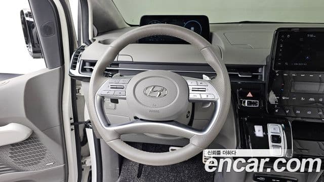 Hyundai Staria лимузин, 2023 13