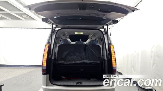 Hyundai Staria лимузин, 2023 20