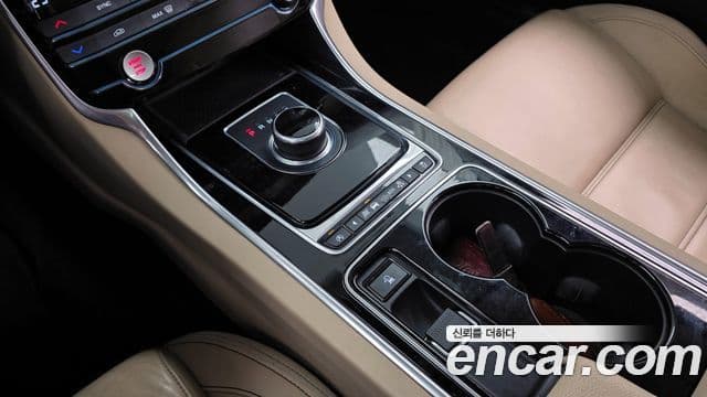 Jaguar XE 20d Prestige AWD, 2017 9