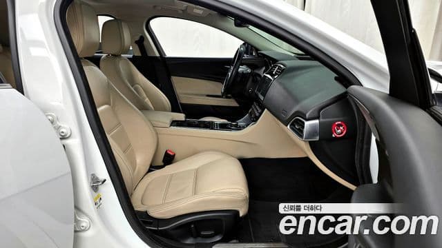 Jaguar XE 20d Prestige AWD, 2017 11