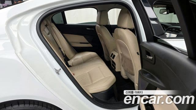 Jaguar XE 20d Prestige AWD, 2017 12