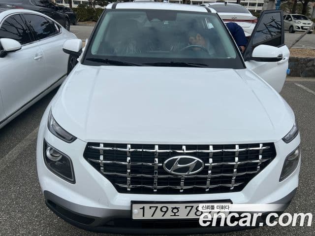 Hyundai Venue Premium, 2025 1
