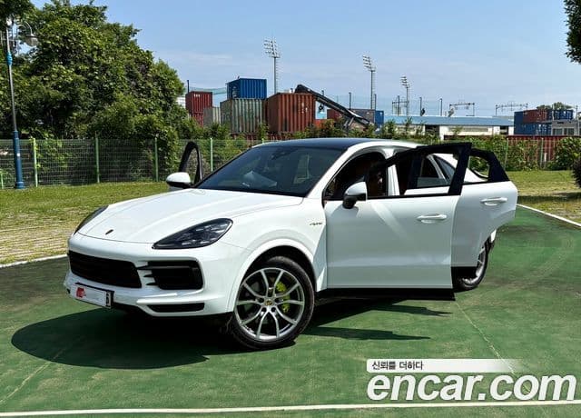 Porsche Cayenne (PO536) 3.0 E-гибрид купе, 2020 7