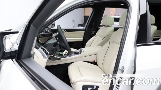 BMW X7 (G07) M60i xDrive M Sport 6인승, 2023 14