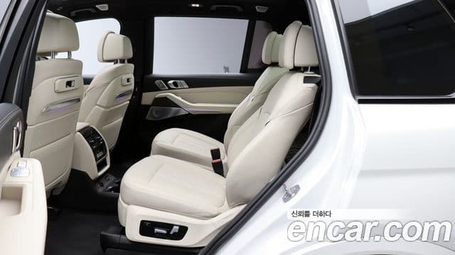 BMW X7 (G07) M60i xDrive M Sport 6인승, 2023 16