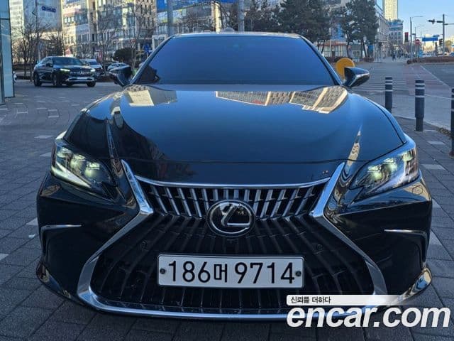 Lexus ES300h 7세대 Executive, 2025 3