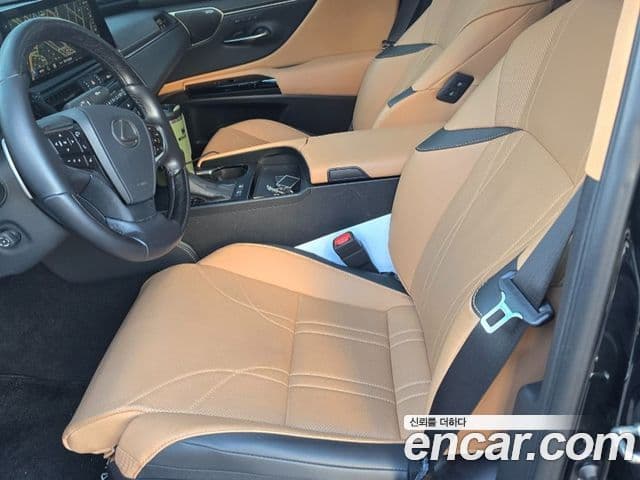 Lexus ES300h 7세대 Executive, 2025 10