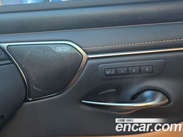 Lexus ES300h 7세대 Executive, 2025 11