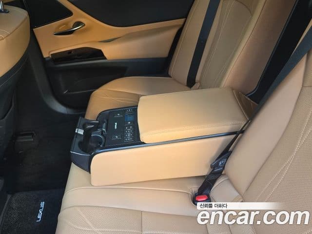 Lexus ES300h 7세대 Executive, 2025 13
