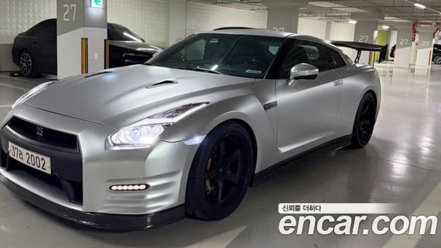 Nissan GT-R R35, 2010 3