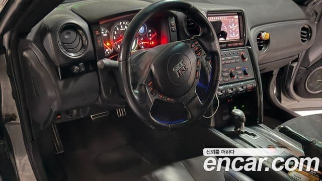 Nissan GT-R R35, 2010 7