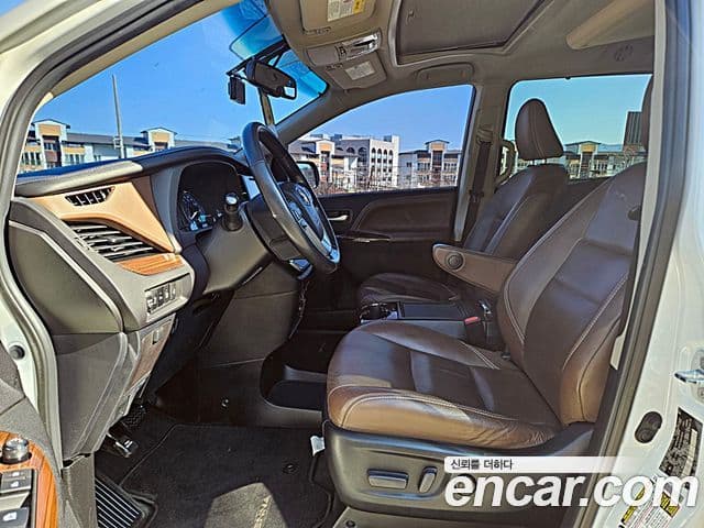 Toyota Sienna, 2017 все фото