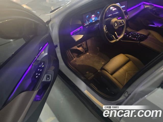 BMW 5시리즈 (G60) 520i M Sport, 2025 все фото