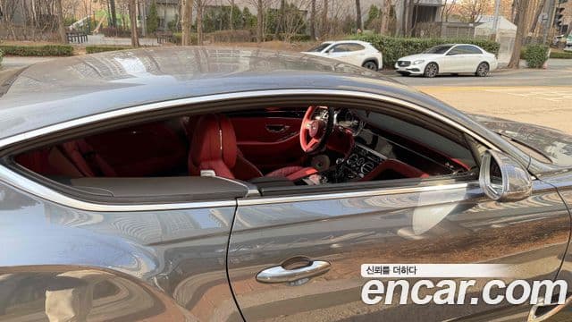 Bentley Continental GT 3세대 4.0 GT Azure, 2023 10