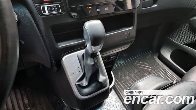 Hyundai Staria Modern, 2023 9