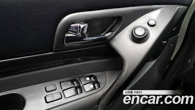 KG모빌리티(SsangYong) Korando 투리스모 2WD LT 9인승, 2014 18