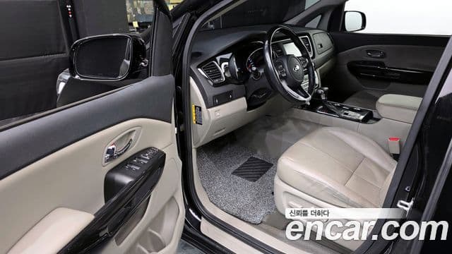 Kia The / новый New Carnival Noblesse, 2019 10