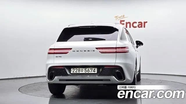 Genesis GV70, 2024 4