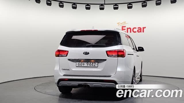 Kia All New Carnival Prestige, 2015 4