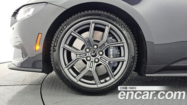 Ford Mustang 7세대 2.3 EcoBoost Premium кабриолет, 2024 все фото