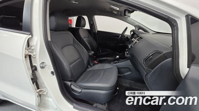 Kia All New Pride Luxury, 2014 10