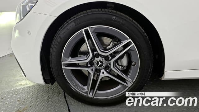 Mercedes-Benz E-класс W213 AMG Line, 2023 все фото