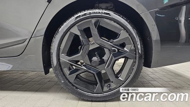 Kia The / новый New K8 Signature чёрный, 2025 все фото