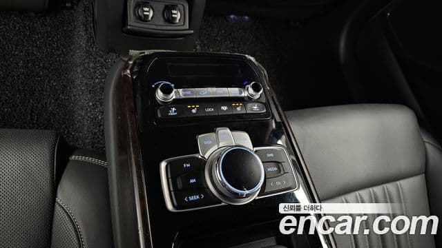 Genesis G90 Premium Luxury, 2019 18