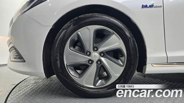 Hyundai LF Sonata гибрид Modern, 2015 все фото