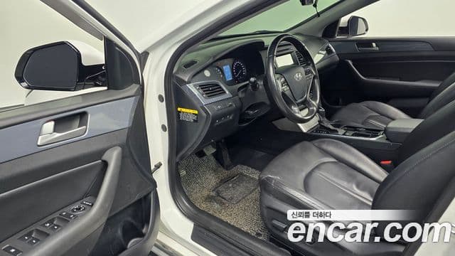 Hyundai LF Sonata гибрид Modern, 2015 11