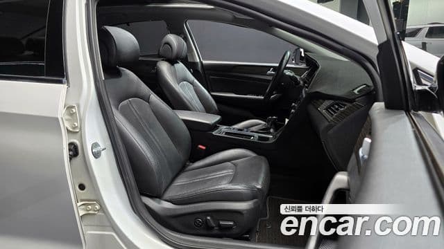 Hyundai LF Sonata Premium, 2015 10