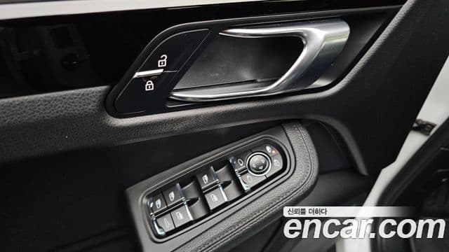 Porsche Macan 95B, 2020 14