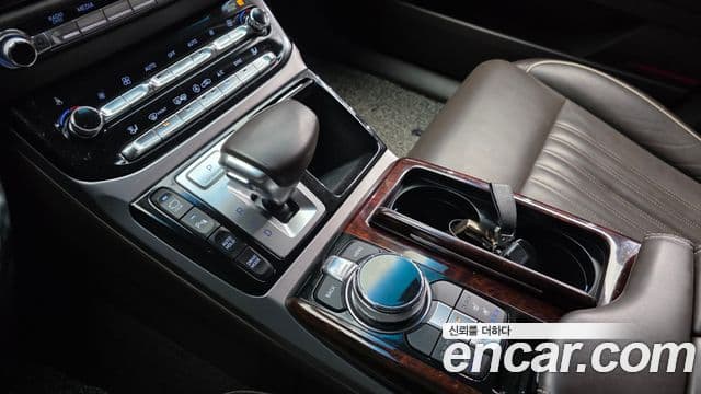 Genesis EQ900 Prestige, 2016 9